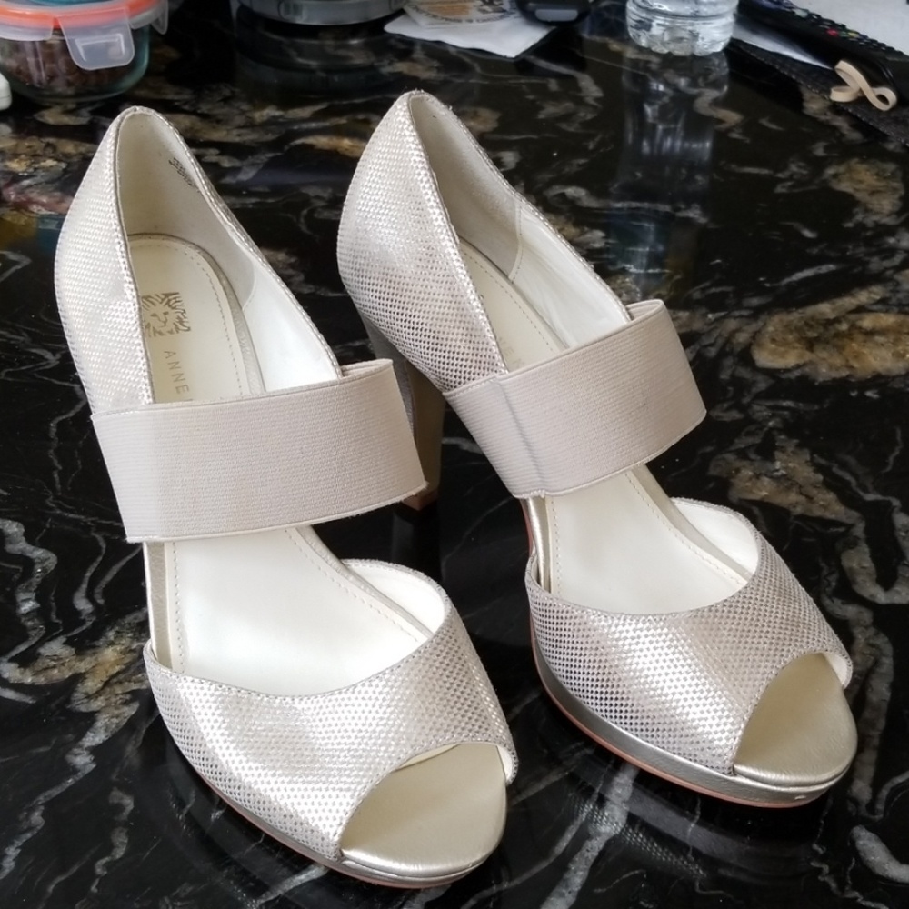 Gold 4" high platform dress shoes